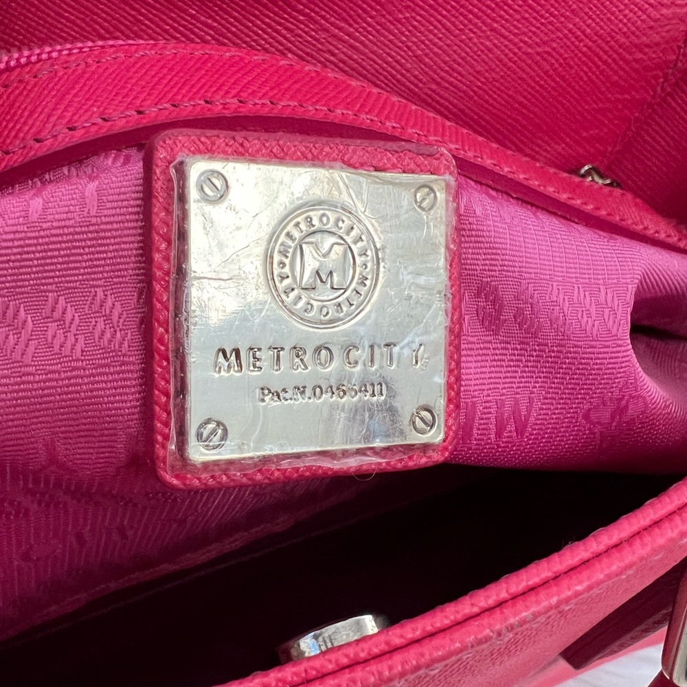 💜MetroCity Crossbody Bag in Magenta Canvas - Picture 13 of 16